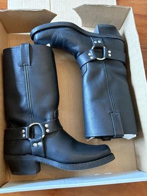Botas con arnés FRYE 12R para mujer 9M negras motociclista occidental hechas en EE. UU. punta cuadrada Foto 1 de 4