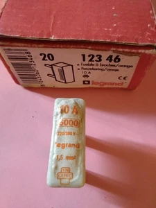 Porzellan Sicherung 10 A Legrand Orange Stifte Ø 7 mm Abstand 2 cm Neu  - Bild 1 von 2