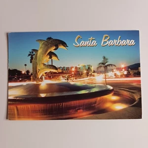 Fuente de delfines de Santa Bárbara California por la noche postal cromada sin publicar - Imagen 1 de 6