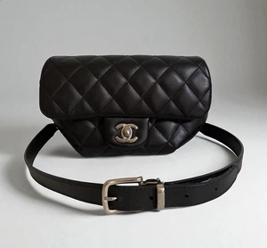 Riñonera Chanel acolchada uniforme cuero cinturón CC - Imagen 1 de 12