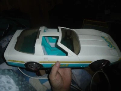 Vintage PLAYMATES Barbie Super Corvette  19" 1986 White  Turquoise & Remote  - Image 1 of 4