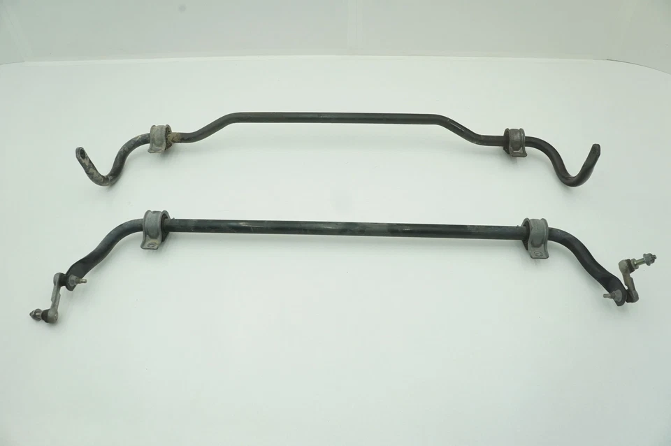 Juego Barra estabilizadora delantera trasera antivuelco 84808976 Chevrolet Corvette Stingray C8 20-25 Foto 1 de 4