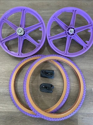 20'' MAG PURPLE PLASTIC 6 SPOKE  WHEELS W/  20X1.75 PURPLE GUMWALL TIRES BICYCLE - Image 1 of 4