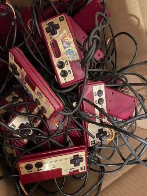 JUNK Famicom  controller only 1 set for left and right is 10 sets - Image 1 of 2