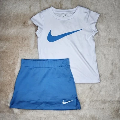 Nike Dri Fit Camiseta Manga Corta y Skort Conjunto de 2 Piezas Blanco/Azul Niñas Talla 5 Nuevo con Etiquetas Foto 1 de 4