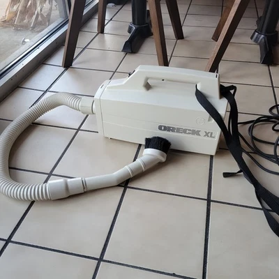 Oreck XL BB870-AW Compact Canister Vacuum Cleaner Handheld dust buster carry  - Image 1 of 3