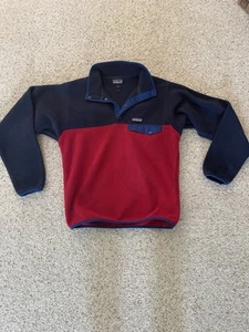 Patagonia Synchilla Snap-T Fleecepullover rot/marineblau - Gr. S Herren - Bild 1 von 5