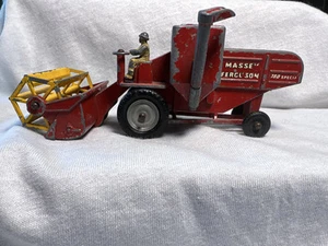 VINTAGE LESNEY MATCHBOX NO. 5 MASSEY FERGUSON COMBINE HARVESTER 780 SPECIAL - Picture 1 of 2