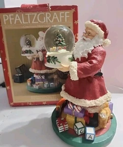 Pfaltzgraff Christmas Heritage Weihnachtsmann musikalische Schneekugel mit Spielzeug 2000 & Box - Bild 1 von 23