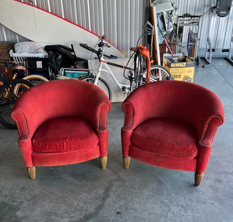 Vintage Red TheaterChairs: Add a quirky, elegance to your space! Cover