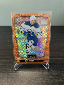 2024-25 O-Pee-Chee Platinum Orange Checkers Zach Benson /25 Buffalo Sabres - Bild 1 von 2