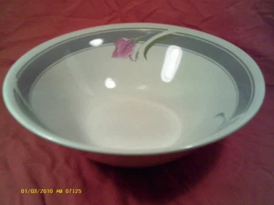[Q7]  ROYAL CHINA  SALAD BOWL 9"  FLOWERS - Imagen 1 de 4