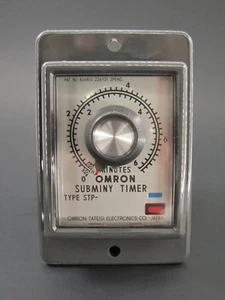 Relé de retardo de tiempo de montaje de panel de 0-6 minutos -120V 3A - Omron STP-MYD-HE-UA-6M-AC120 - Imagen 1 de 7