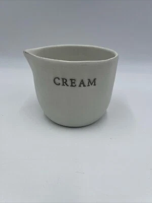 Repuesto de mesa de granja crema de gres magnolia Hearth & Hand with Magnolia  Foto 1 de 4