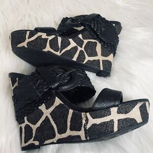 N by Nicole Miller Black Buckle Giraffe Platform Wedge Heels Sandals 6.5