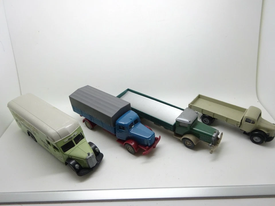 Brekina / Wiking: Confezione Di 4 Modelli Di Auto, MB, Büssing (Schub54) - Immagine 1 di 2