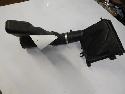 Subaru Forester Upper Air Cleaner Box Cover With Tube 46052AG070 2009-2010 - Imagem 1 de 4