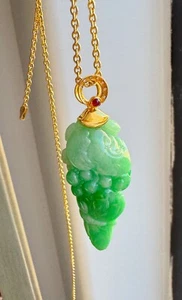 Beautiful Large Grape Green/white Jadeite Jade Pendant 18k Gold/diamond - Picture 1 of 4
