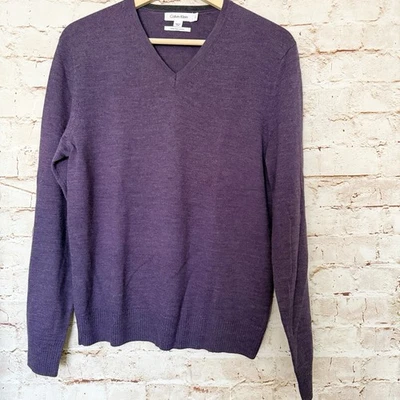 Мужской свитер Calvin Klein шерсть мериноса с V-образным вырезом легкий размер S фиолетовый - Изображение 1 из 4