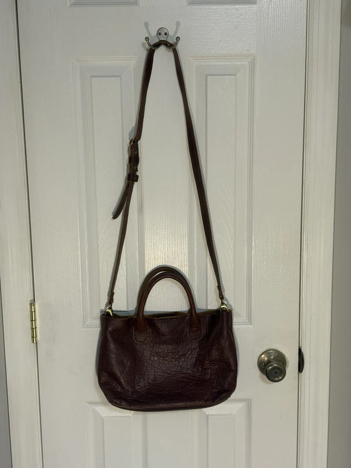 Cartera bandolera pequeña de cuero Portland marrón Foto 1 de 4