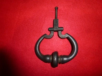 Ancienne poignée de porte en fer forgé, heurtoir - Photo 1/4