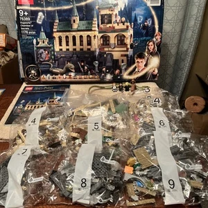 Nuovo LEGO Harry Potter Hogwarts Camera dei Segreti Set 76389 2 Bustine Aperte Leggi - Foto 1 di 7