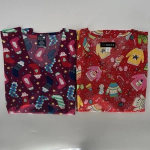 NWT 2 Piece Size Medium Christmas Holiday Printed Scrub Top 37 - Picture 1 of 3