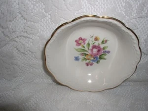 Frutero festoneado Stetson Heritage Ware rosa azul amarillo flores - Imagen 1 de 3