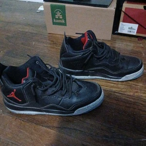 Jordan Courtside 23 - Picture 1 of 10