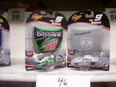 Lote de 2 autos Kasey Kahne Dodge 2005 1/64 #9/Mountain Dew Winners Circle con capó Foto 1 de 4