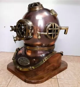 Casco de buceo de 18" acabado antiguo de latón Marca en V con base de madera - Imagen 1 de 4