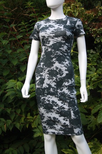 Abito in jersey con stampa pizzo McQ by Alexander McQueen 2015 XS vestibilità UK 8