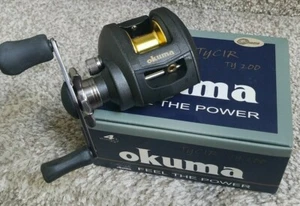 CARRETE DE CEBO OKUMA TYCIR TY-200 BAJO PERFIL PARA MANO DERECHA NUEVO - Imagen 1 de 7