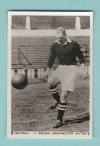 FOOTBALL - J. BROWN OF MANCHESTER UNITED - PATTREIOUEX CARD OF 1935 - Picture 1 of 2