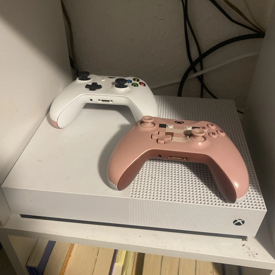 Microsoft XBOX ONE S X / Series S - 2 Original Controller, Spiele - Bild 1 von 1