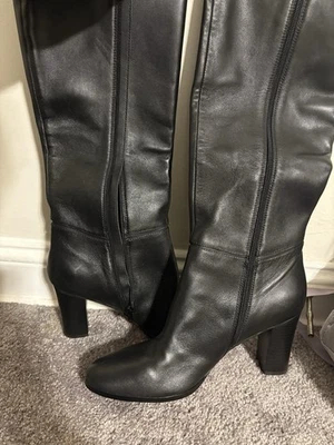 Ann Taylor Black Leather Block Heeled Boots Size 11. Great Condition. No Box..C - Image 1 of 2