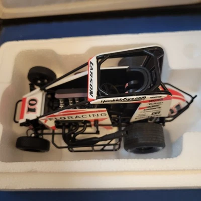 Kyle Larson Diecast 1 18 Flo Racing Midget Chili Bowl New in Box - Image 1 of 4