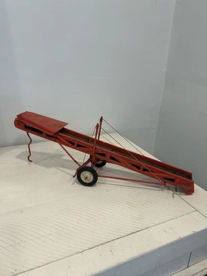 Vintage Tru-Scale Hay Elevator Farm Toy Tractor Pressed Steel 1/16 Scale - Image 1 of 3