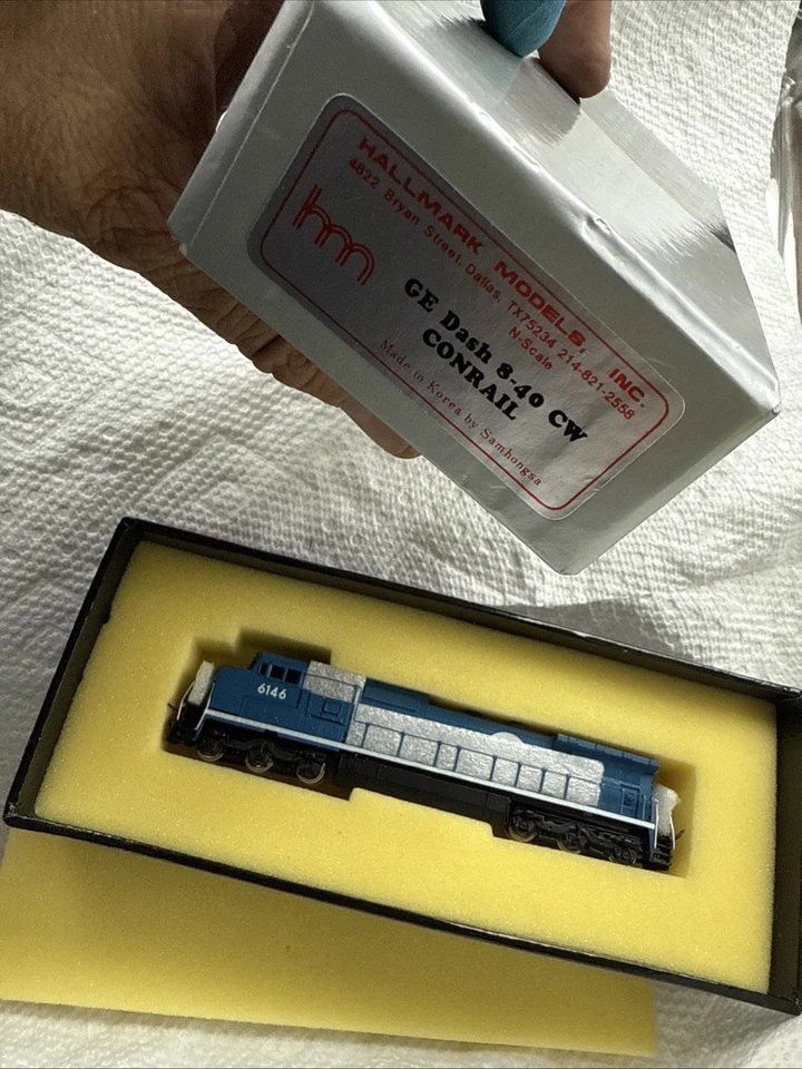 Hallmark N scale GE Dash 8-40 CW Conrail Minty Great Quality - Image 1 of 4