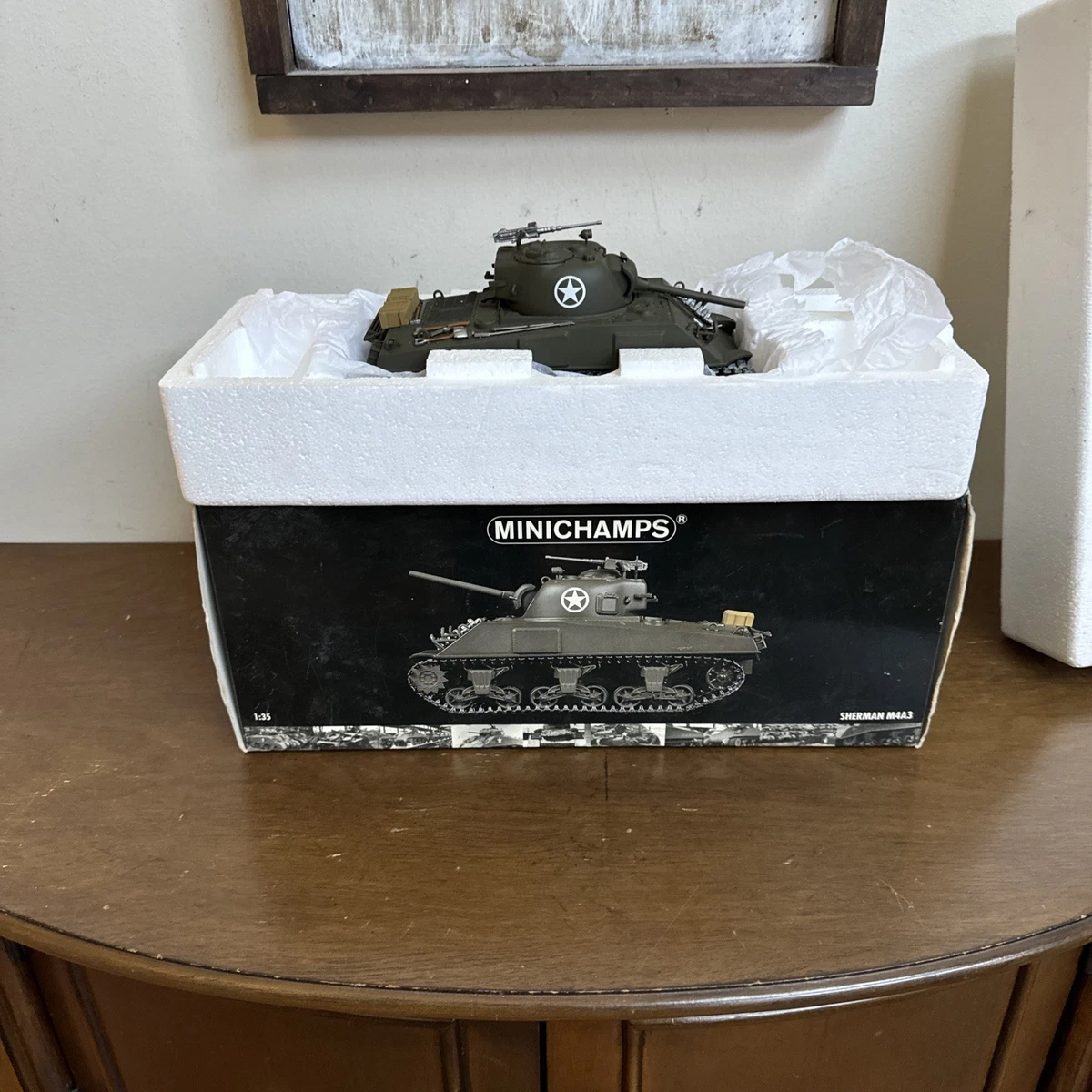 Minichamps Sherman M4A3 US Military WWII Tank Diecast 1:35 Danbury