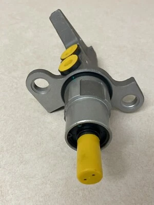 Cilindro maestro de freno Dorman M630936 para Audi A6 Quattro S4 A5 S5 A7 Allroad A4 Foto 1 de 4