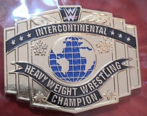 Intercontinental IC Meisterschaft Titel Gürtel Beute Slam Kiste Pin WWE NXT Emaille - Bild 1 von 3