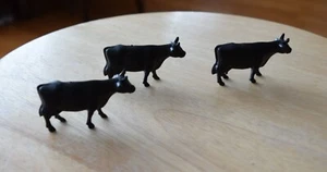 Lote de 3 figuras de juguete de plástico vintage de vaca Angus negra de 1,5" x 2,25" - Imagen 1 de 2
