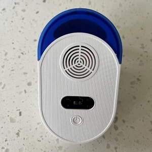 Pest/ rodent repellent . Plug In. - Picture 1 of 4