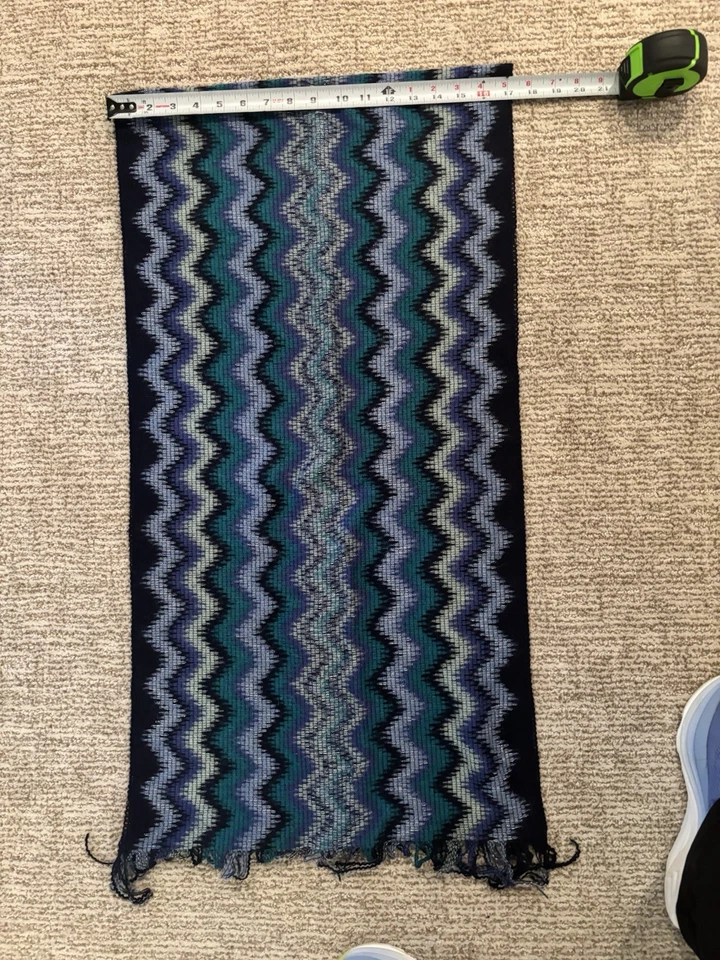 Preciosa bufanda de seda de lana Mission 17” X72” - azul marino, azul verdoso, blanco con plata Foto 1 de 4