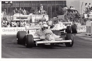 FOTO DE PRENSA FLECHAS A3 RICCARDO PATRESE EE. UU. GP LONG BEACH 1981 PERÍODO ORIGINAL - Imagen 1 de 2