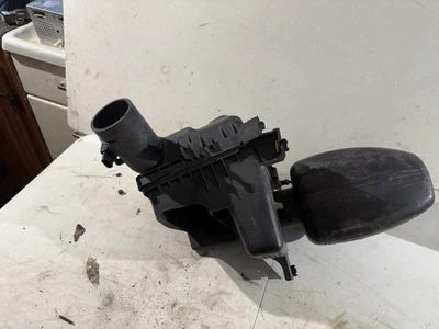 2015-17  Subaru Legacy Outback OEM USED Engine Air Box Cleaner  Assembly Genuine - Image 1 of 3