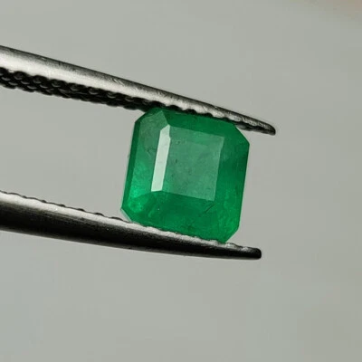 1.06 CT - Natural Zambian Emerald Fine Square Cut Good Luster Green - 5486 - Image 1 of 2