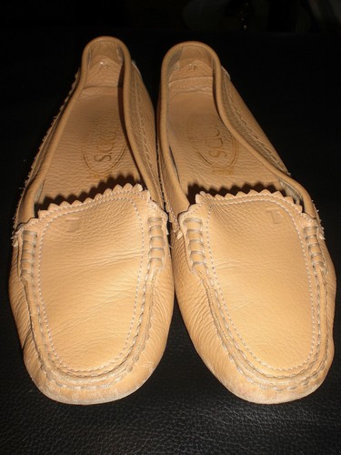 TOD’S Tods classic camel leather loafers