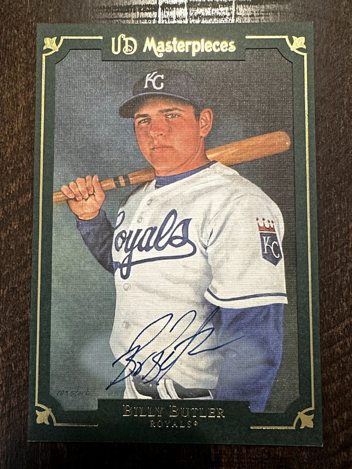 Caja Topper Gran Tamaño Billy Butler Autógrafo 2007 Cubierta Superior Obras Maestras Béisbol Foto 1 de 3